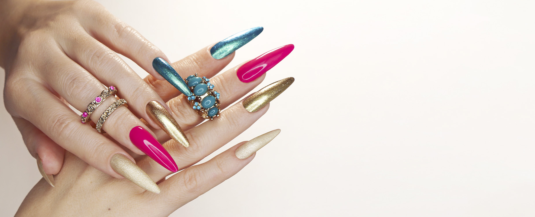 Get te spotlight on your fingertips with our dazzing accessories