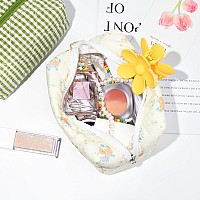 Soidram Floral Makeup Bag Quilted Cosmetic Bag Puffy Coquette Makeup Pouch Aesthetic Cute Travel Toiletry Bag Organizer Cotton M