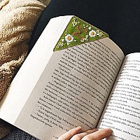 Personalized Hand Embroidered Corner Bookmark, 26 Letters Cute Flower Embroidered Corner Bookmark Embroidery Book Marker Clip For Book Lovers Bookmarks For Reading Lovers Meaningful Gift (Spring, G)